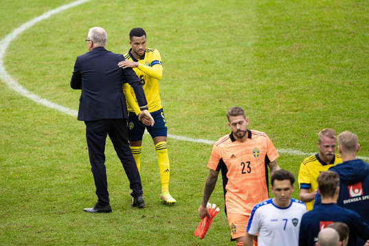 Head coach Janne Andersson and Martin Olsson of Sweden