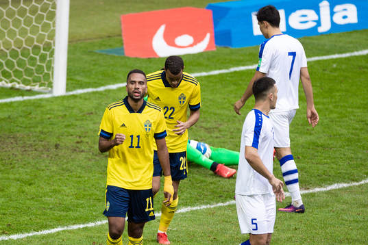 Isaac Kiese-Thelin of Sweden celebrates