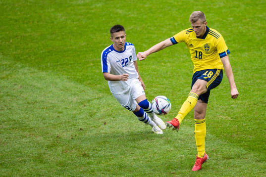 Oybek Bozorov of Uzbekistan and Joakim Nilsson of Sweden
