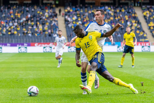 Ken Sema of Sweden and Farrukh Sayfiev of Uzbekistan