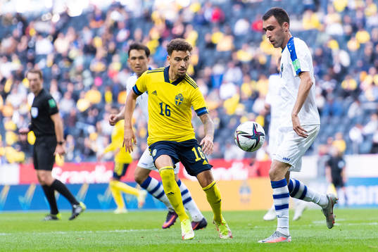 Jordan Larsson and Farrukh Sayfiev of Uzbekistan