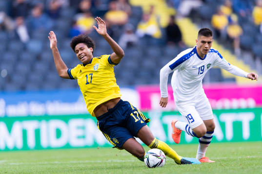 Jens Cajuste of Sweden and Abrorbek Ismoilov of Uzbekistan