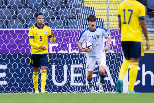 Martin Olsson of Sweden and Eldor Shomurodov of Uzbekistan