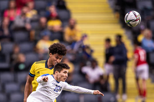 Jens Cajuste of Sweden and Khozhimat Erkinov of Uzbekistan