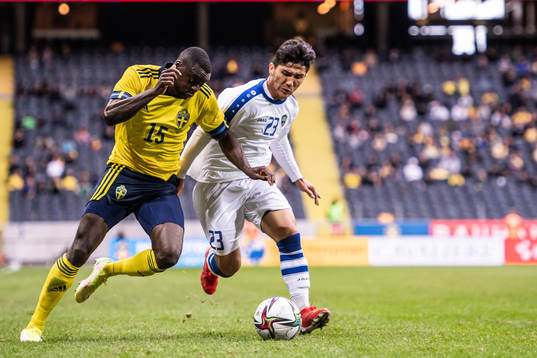 Ken Sema of Sweden and Ibrokhimkhalil Yuldoshev of