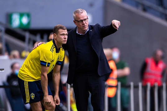 Viktor Claesson and head coach Janne Andersson of Sweden