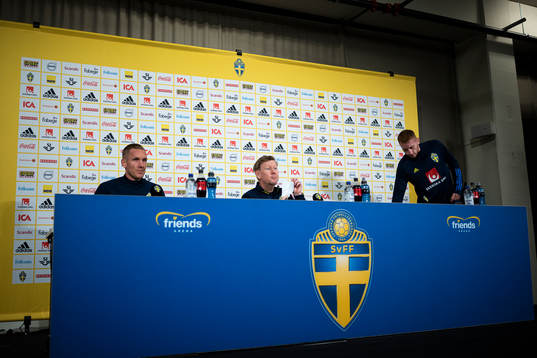 Robin Olsen, Assistant coach Peter Wettergren and Dejan