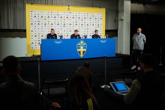 Robin Olsen, Assistant coach Peter Wettergren and Dejan