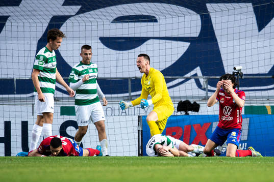 Östers Lucas Lima och Mattias Pavic deppar medan