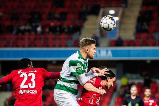 Västerås Erik Björndahl mot Östers Manasse Kusu och