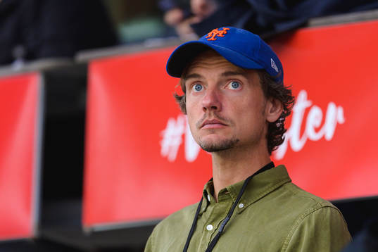 Värnamos tränare Robin Asterhed på läktaren