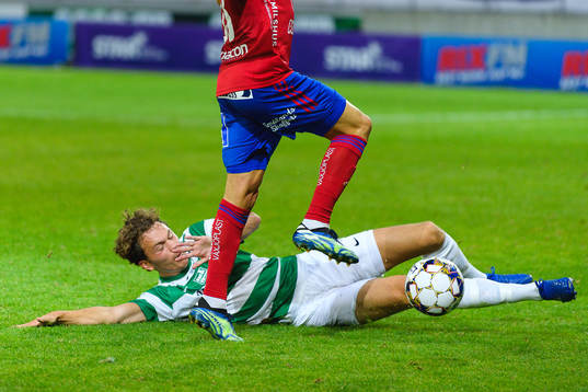 Västerås Kalle Björklund gör en glidtackling