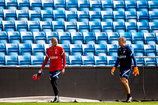 Goalkeeper André Hansen and goalkeeper coach Frode Grodås