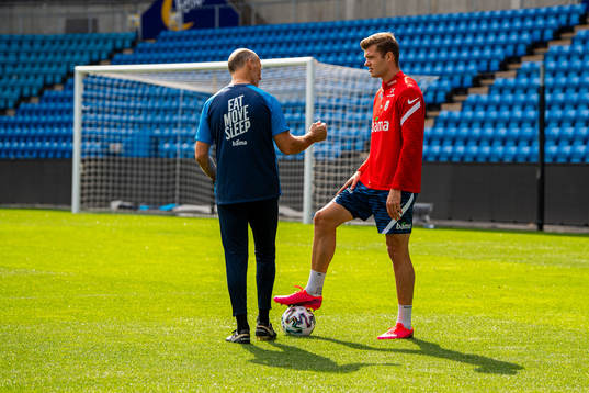 Leif Arne Lystad, manual therapist, and Alexander Sørloth