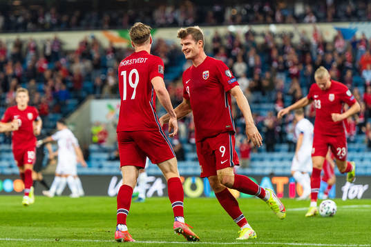 Alexander Sørloth celebrates with Kristian Thorstvedt of