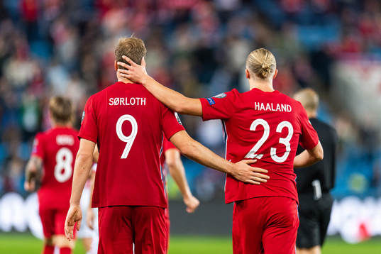 Alexander Sørloth scored 4-1 and celebrates with Erling