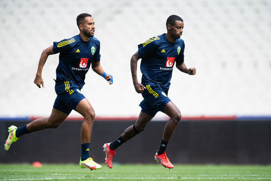 Isaac Kiese-Thelin and Alexander Isak of the Swedish
