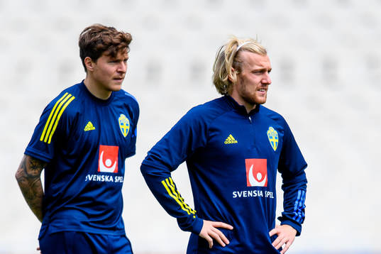 Victor Nilsson Lindelöf and Emil Forsberg of the Swedish