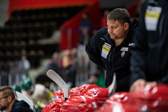Modos tränare Mattias Karlin