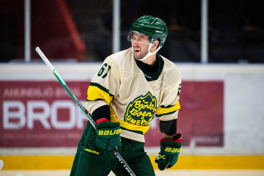 Björklövens Francis Perron jublar