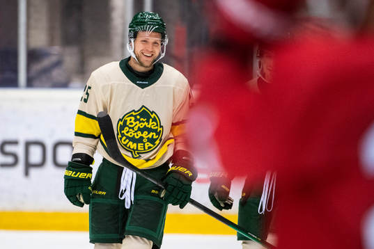 Björklövens Christoffer Bengtsson jublar