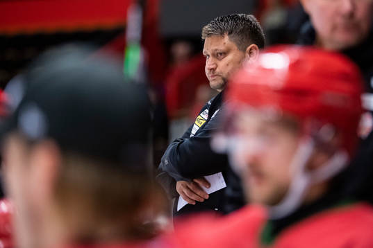 Modos tränare Mattias Karlin