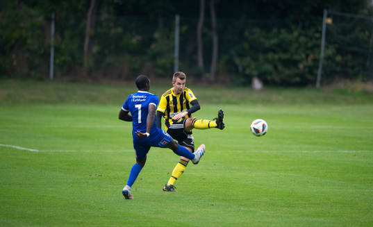 IFK Hässleholms Isak Olsson i matchen i division 2 mellan