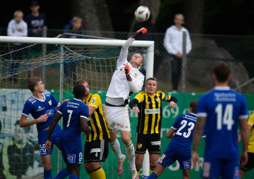 IFK Hässleholms  målvakt Carl Lundahl Persson i matchen i