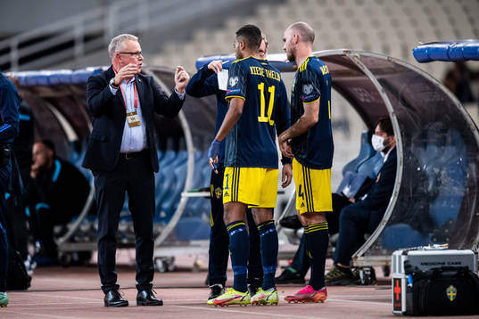 Head coach Janne Andersson, Isaac Kiese-Thelin and Marcus