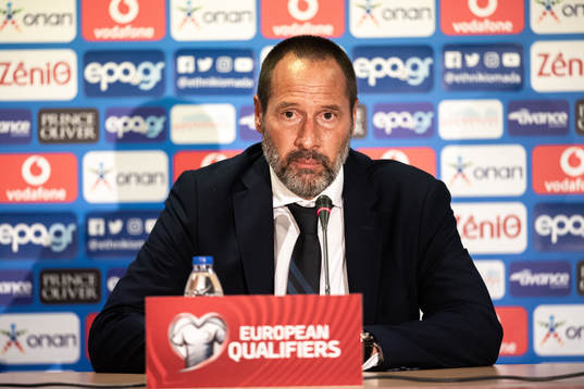 Head coach John vant Schip of Greece