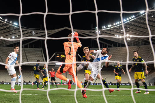 Goalkeeper Robin Olsen with a save infront of Filip
