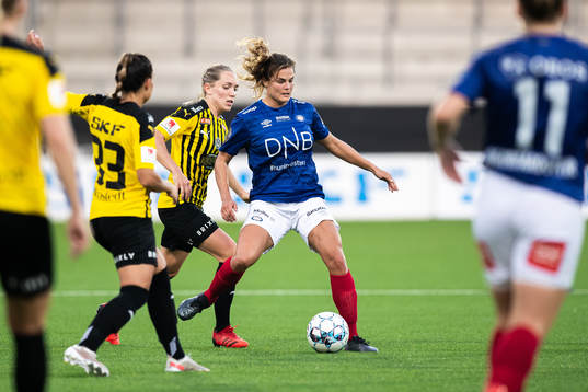 Elin Rubensson of Häcken and Katherince Stengel of