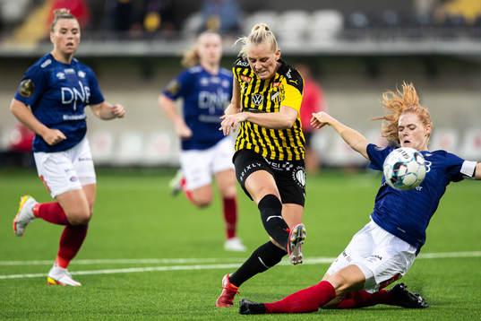 Stina Blackstenius of Häcken and Stine Pedersen of