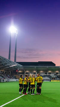 Stina Blackstenius celebrates scoring 2-0 with team mates