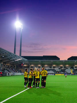 Stina Blackstenius celebrates scoring 2-0 with team mates