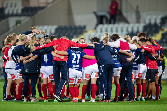 Vålerenga gathered