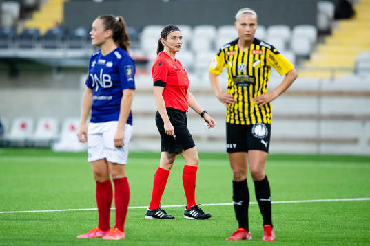 Referee Angelika Soeder