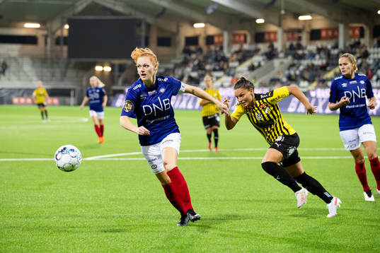 Stine Pedersen of Vålerenga and Johanna Rytting Kaneryd of