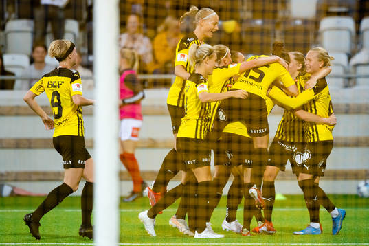 Stina Blackstenius of Häcken celebrates scoring 1-0 with