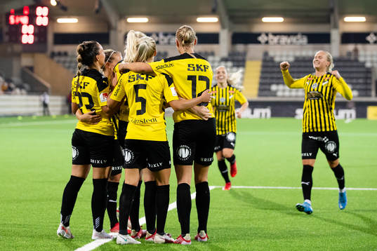 Stina Blackstenius of Häcken celebrates scoring 2-0 with