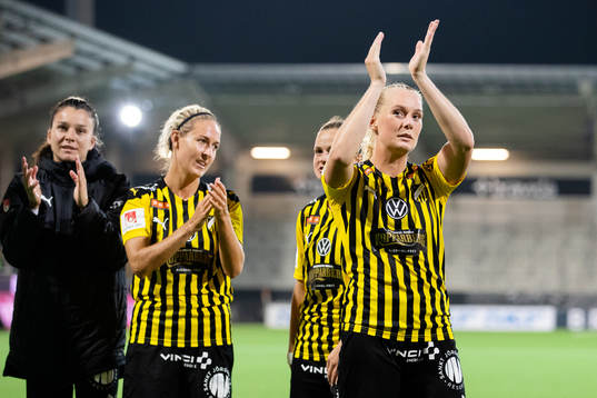 Stina Blackstenius of Häcken celebrates