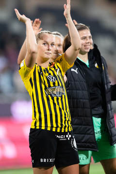 Stina Blackstenius of Häcken celebrates