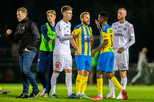 Eskilsminnes tränare Patrik Ingelsten, Emil Åberg, Josef