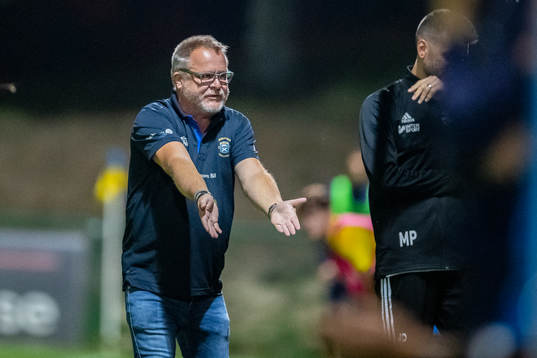 Ängelholms tränare Roar Hansen reagerar
