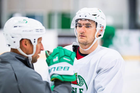 Tränare Cam Abbott och Brady Ferguson