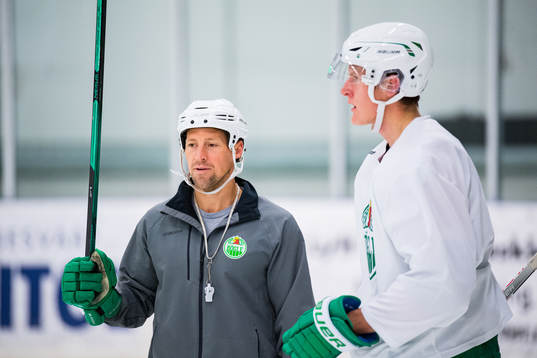 Tränare Cam Abbott och Adam Edström