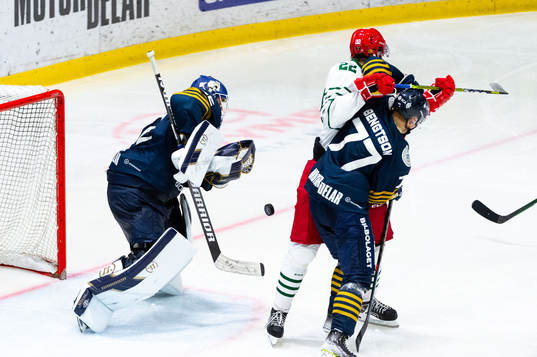 Sundsvalls målvakt Viktor Rönnqvist och Johan Bengtson