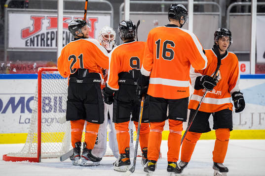 Karlskronas Micke Saari, Oscar Gustavsson och målvakt Mika