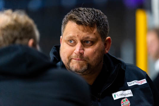 Modos tränare Mattias Karlin