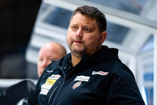 Modos tränare Mattias Karlin